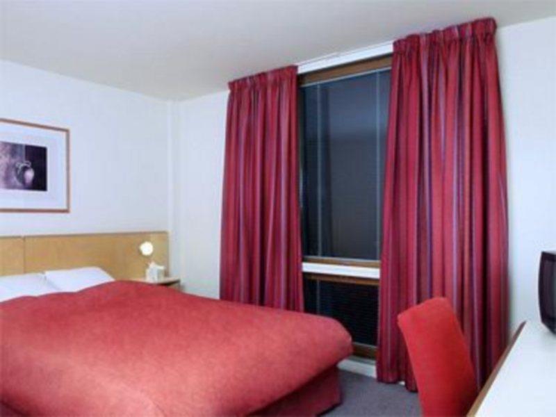 Feltham St Giles Heathrow - A St Giles Hotel מראה חיצוני תמונה