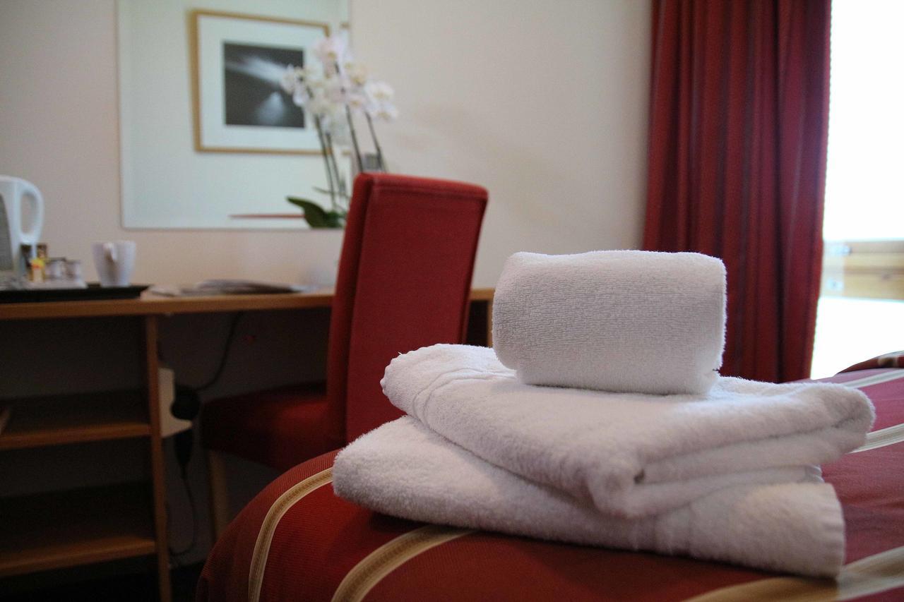 Feltham St Giles Heathrow - A St Giles Hotel מראה חיצוני תמונה