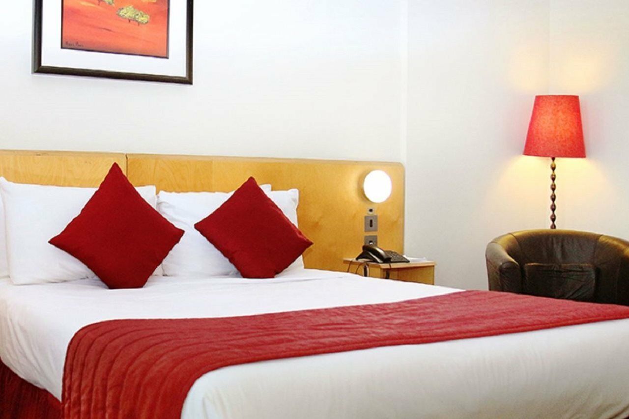 Feltham St Giles Heathrow - A St Giles Hotel מראה חיצוני תמונה